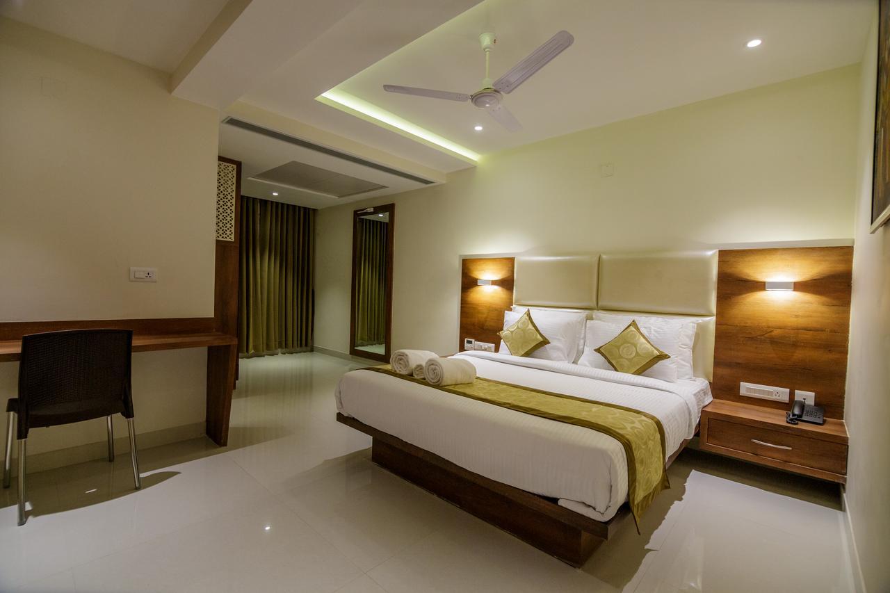 Hotel Tranquil Manipal Buitenkant foto